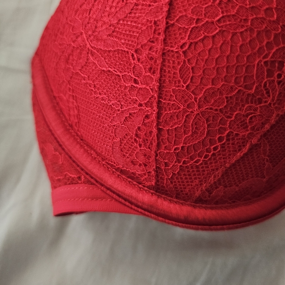 Victoria's Secret Bombshell Bra - Picture 3 of 5